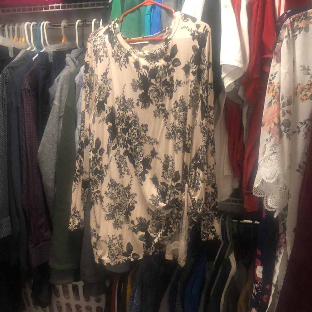 New boutique tunic size L